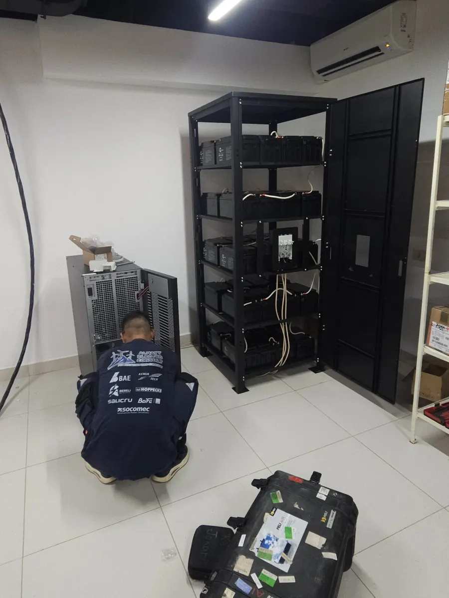 Монтаж ИБП Tescom в серверной клиники в Уральске