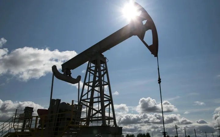 Станок-качалка на нефтяном месторождении