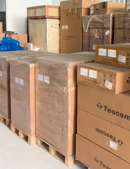 Склад AEC в Алматы: ИБП Tescom на паллетах